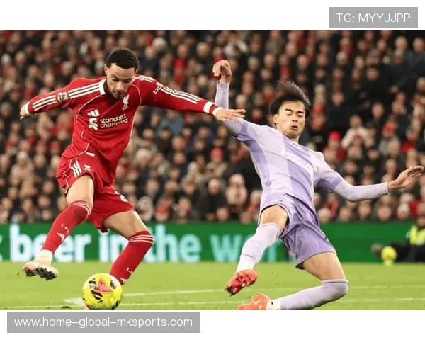 利物浦角球后点头槌稳稳进账：一场足球赛的精彩瞬间