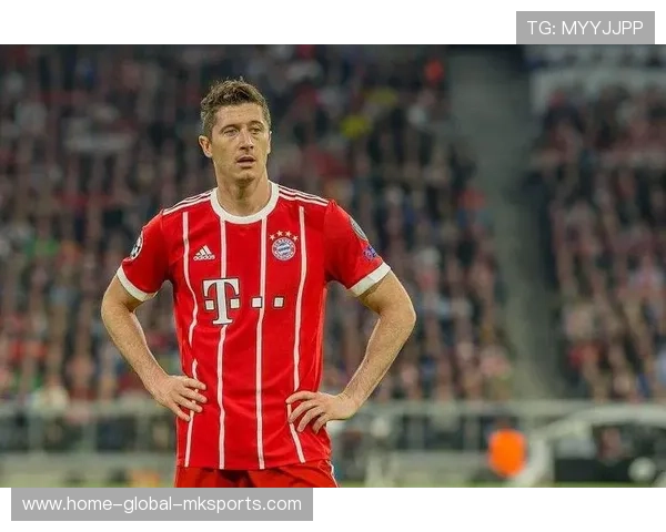 莱万连续抢点制造多次危险空间，拜仁前场更为立体的战术美学